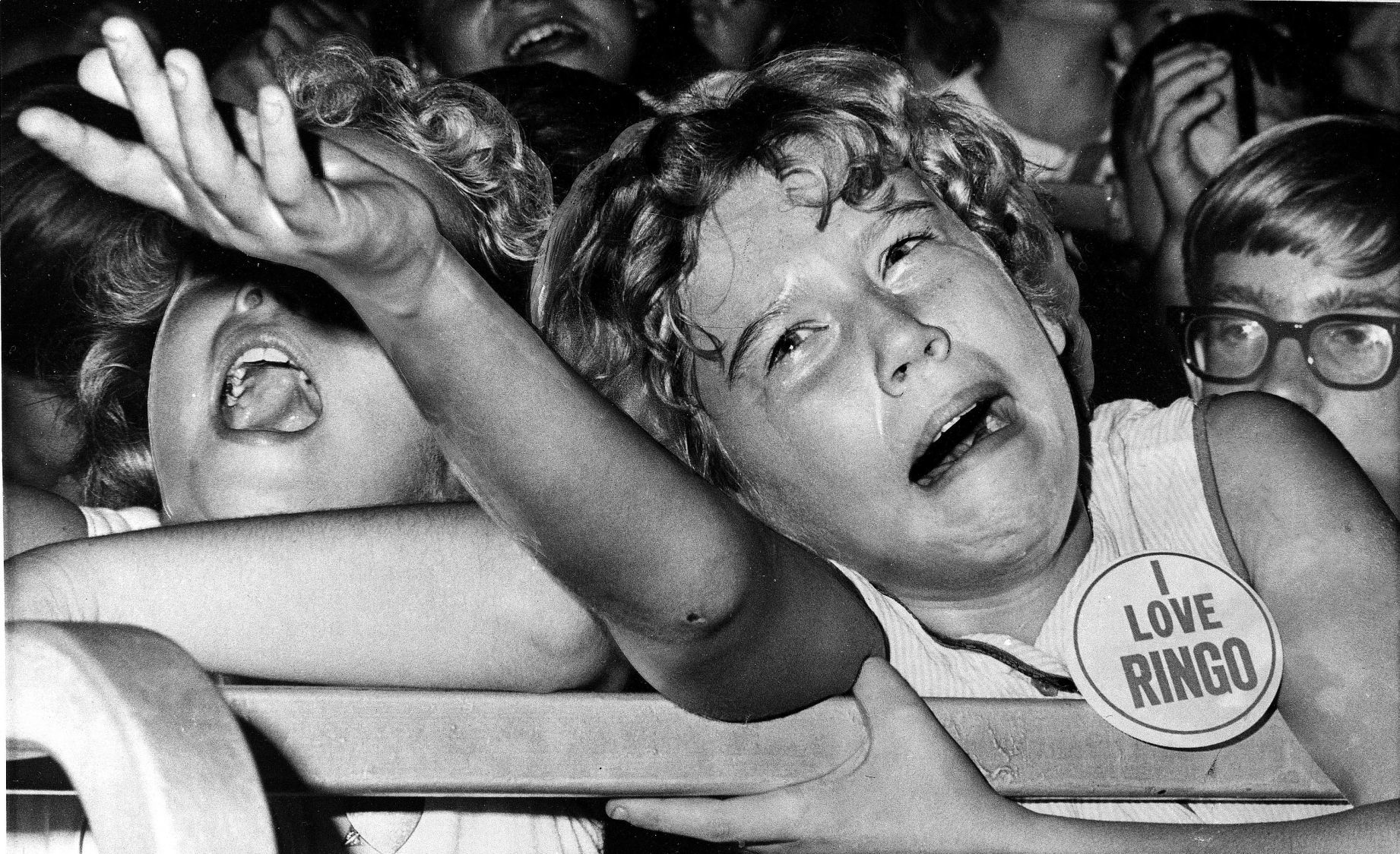 1964: BEATLES FANS